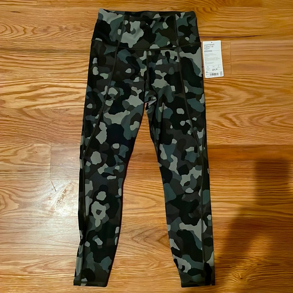 Athleta XS Lightning Camo 7/8 Tight NWT